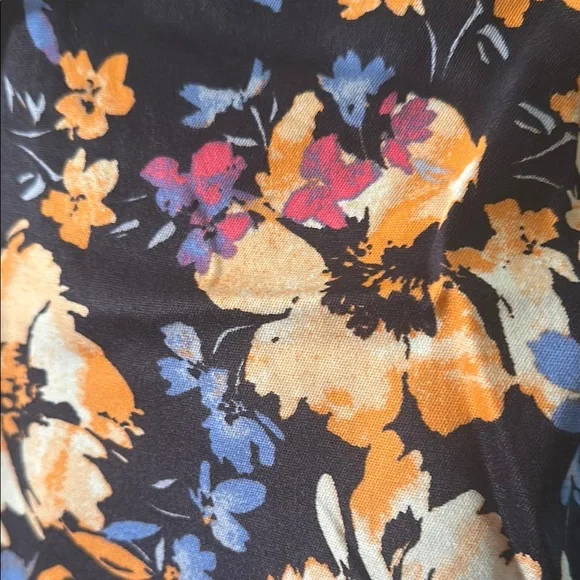 NWT Floral Women's Capri pants - Picture 6 of 6